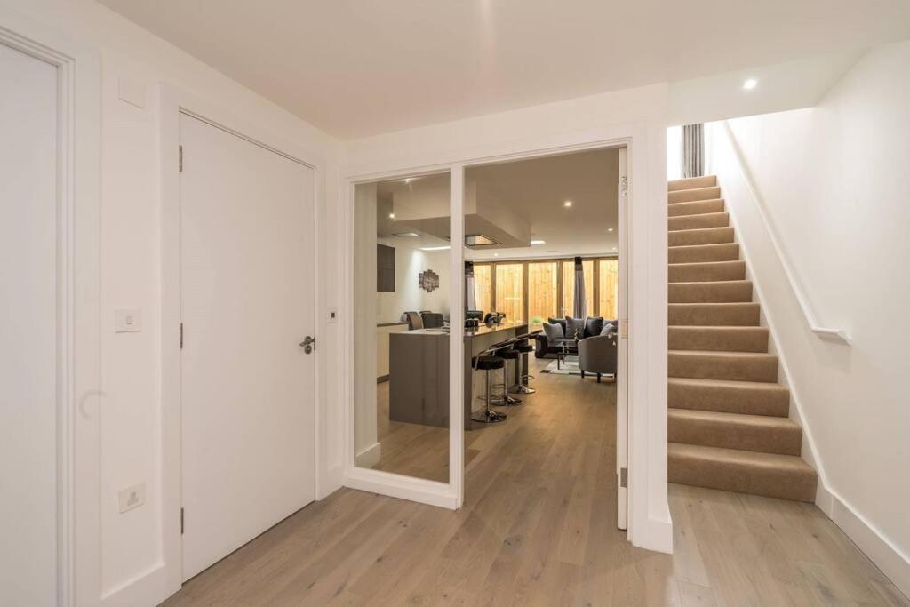 Luxurious & Modern Townhouse In Hammersmith Apartment London Exterior photo
